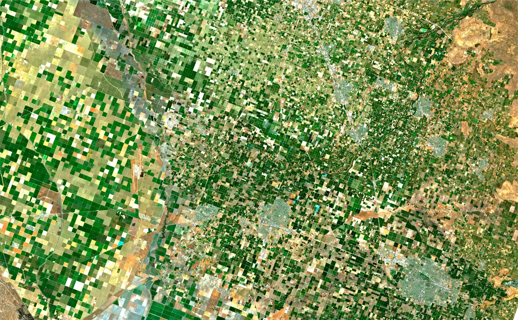 Image-satellite-of-the-presence-crops-and-andcities of Brawley California EUA. Observation of the surface of the earth from the sky.